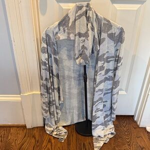 Juliana's Lightweight Gray Camouflage Open Cardigan